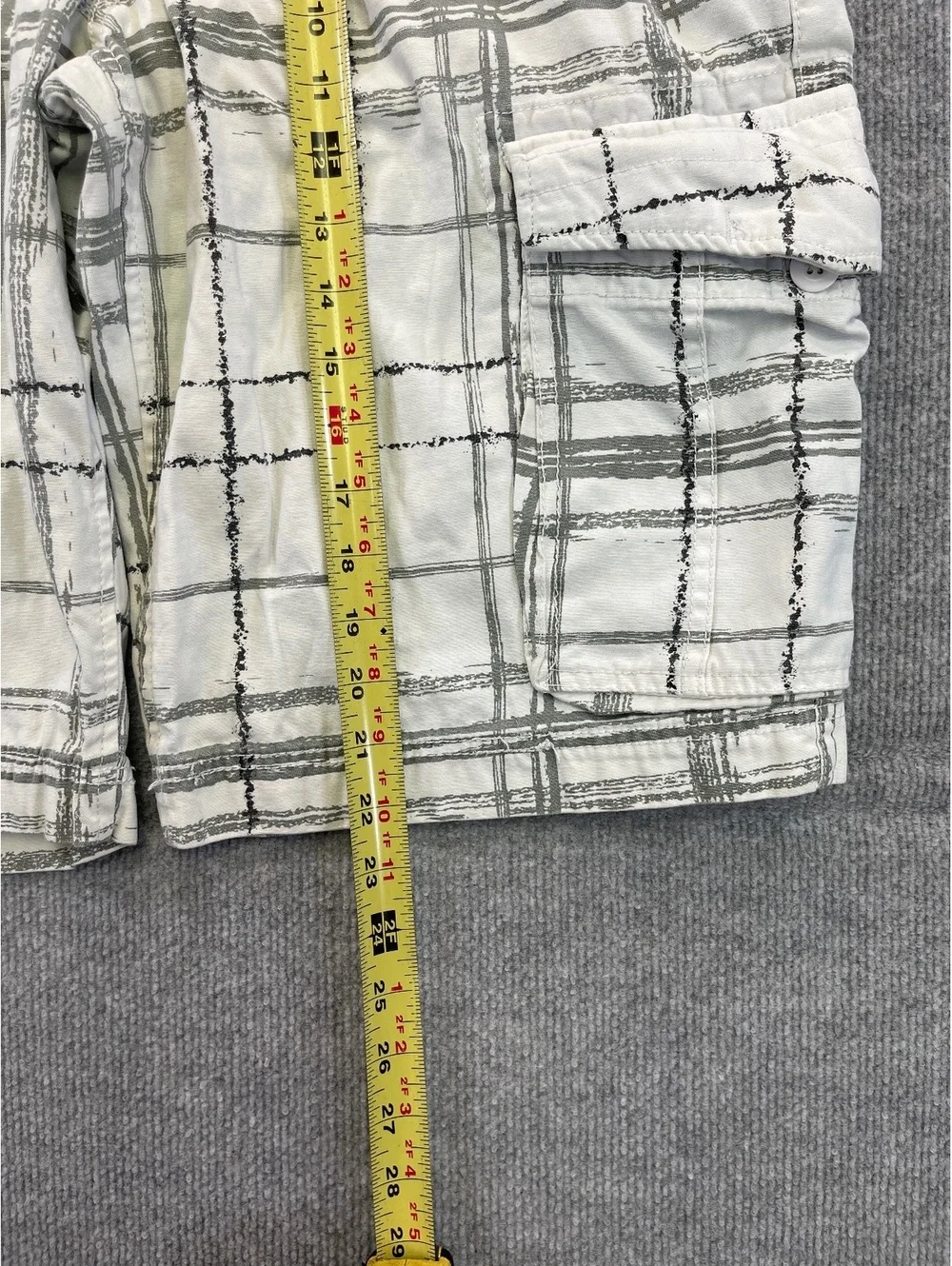 Urban Pipeline Mens Cargo Shorts Size 32 Plaid White Grey Y2K Grunge Skater